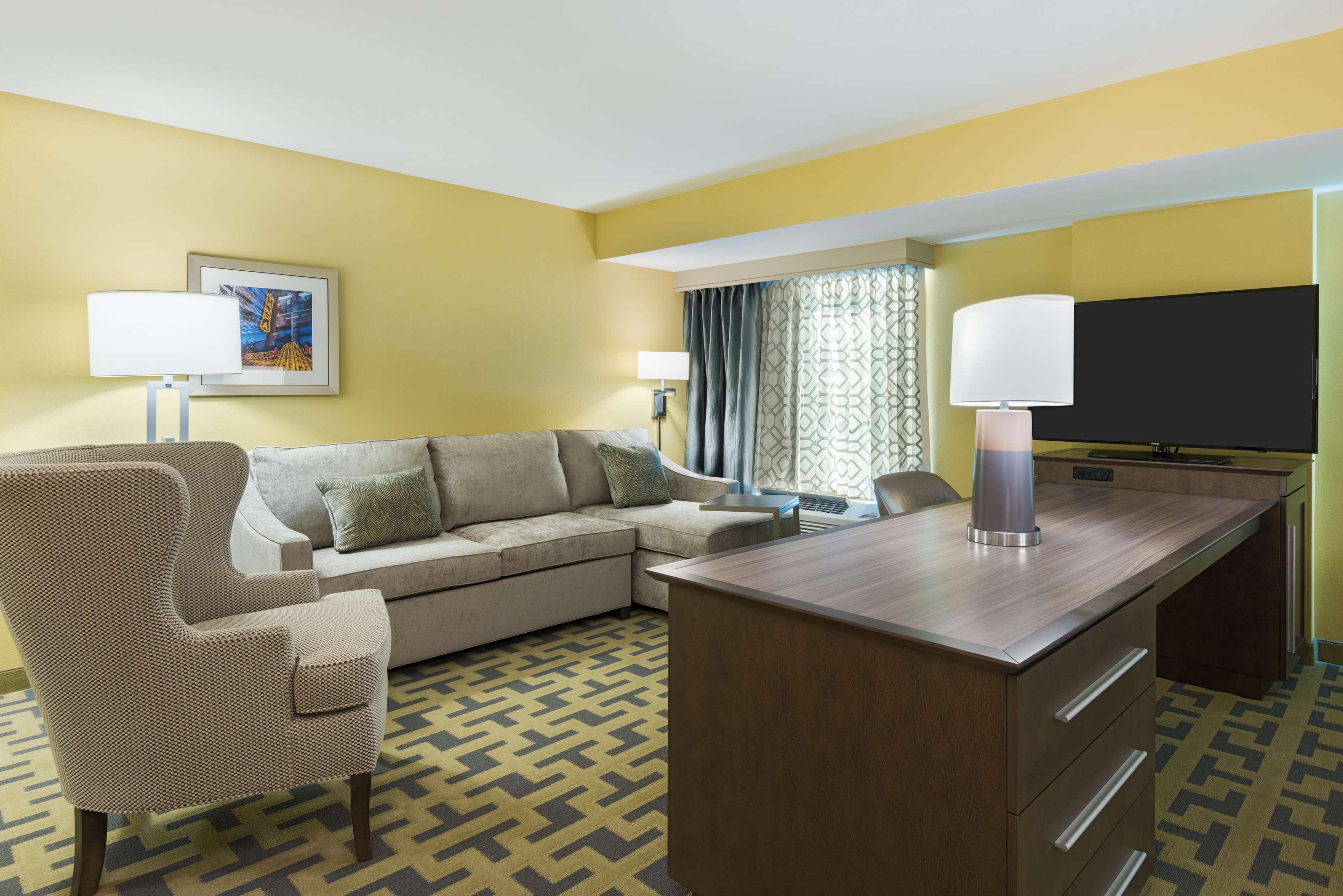 Hampton Inn & Suites Tampa Airport Avion Park Westshore Экстерьер фото