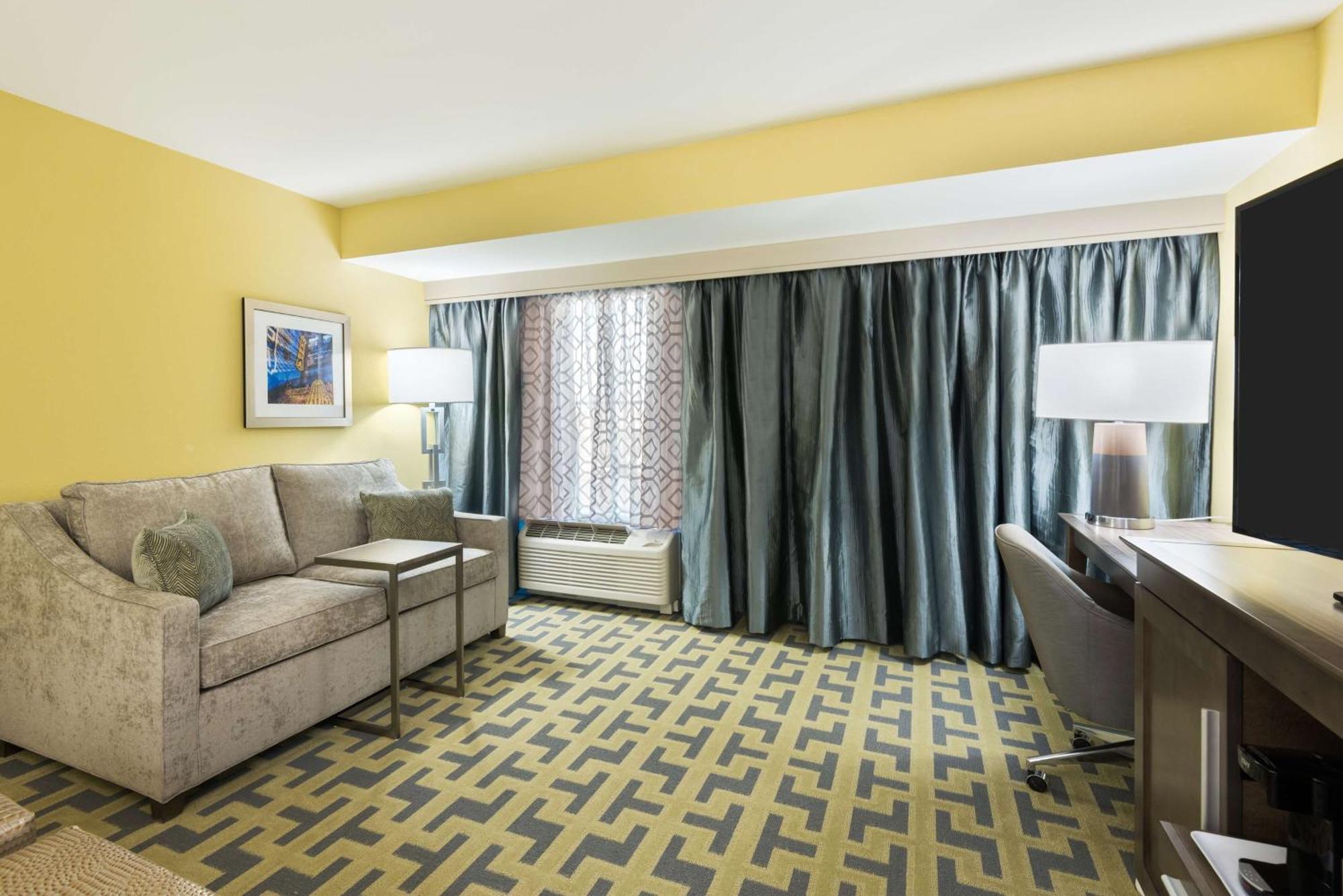 Hampton Inn & Suites Tampa Airport Avion Park Westshore Экстерьер фото
